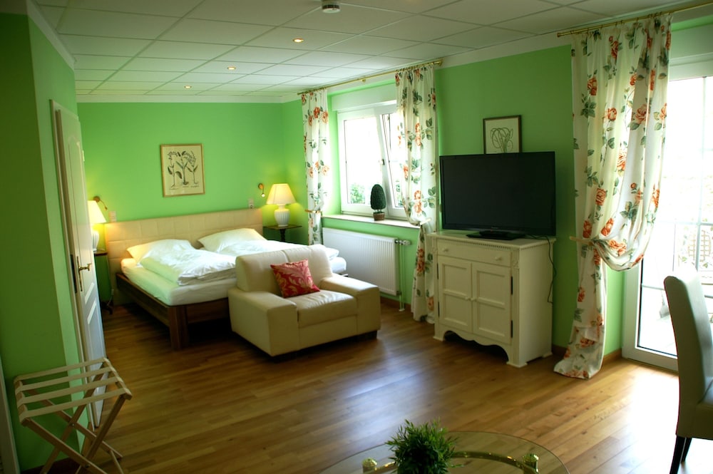 Deluxe, Double Bed