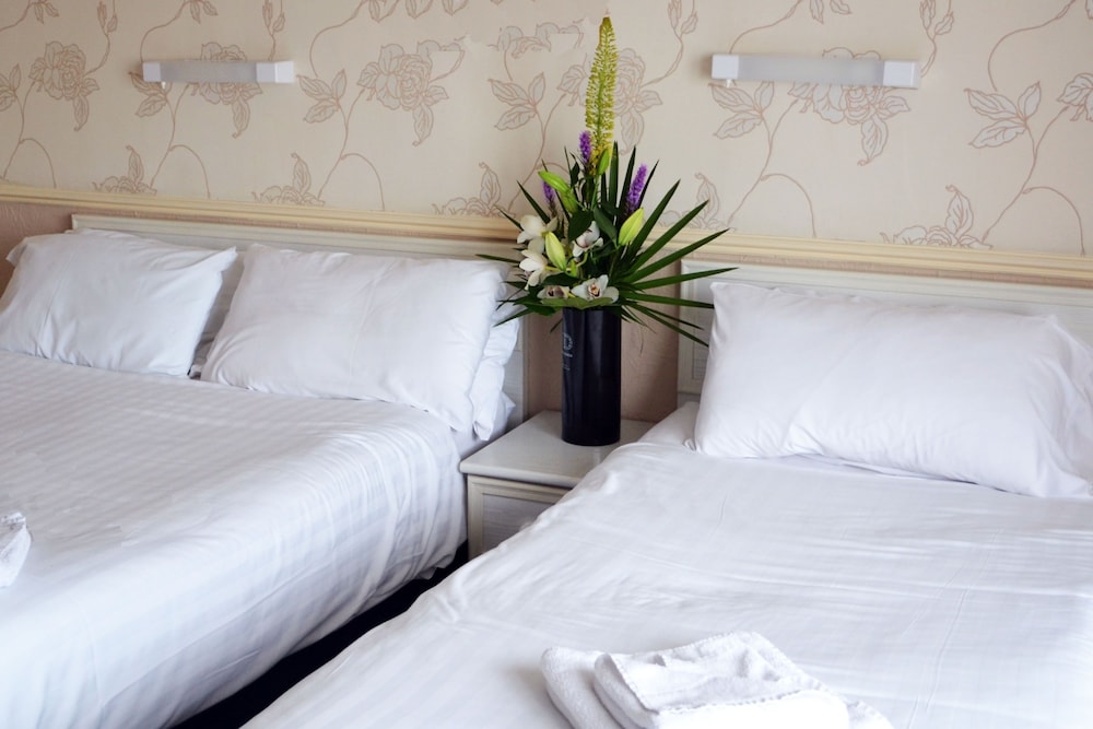 Lyndene Hotel 21/49
