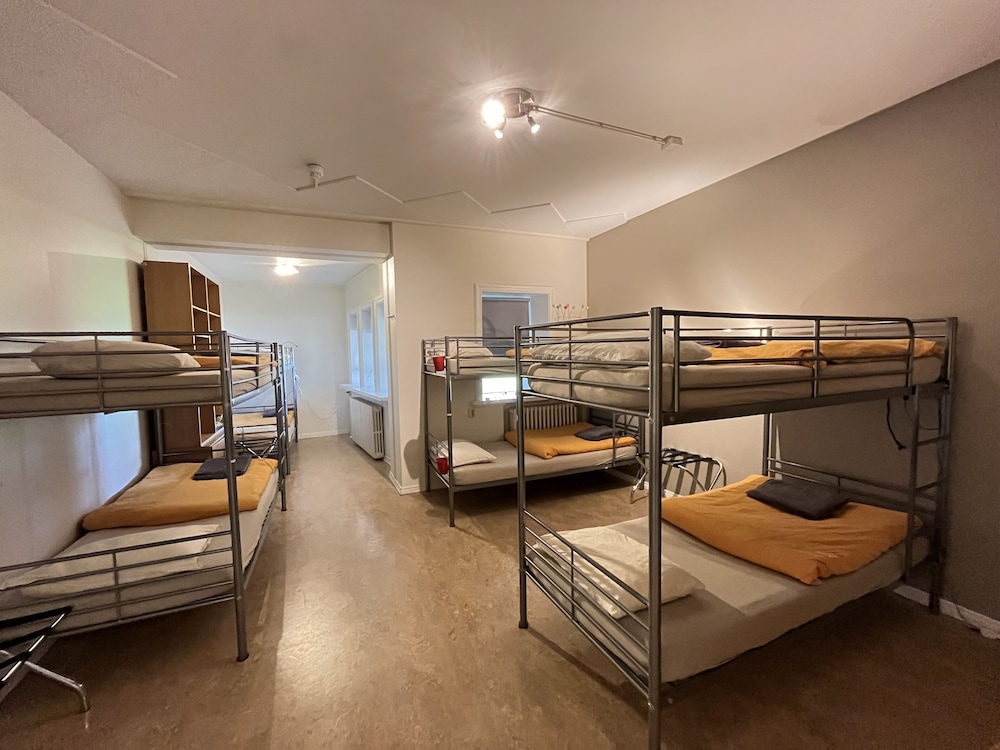 Hostel B47 34/45