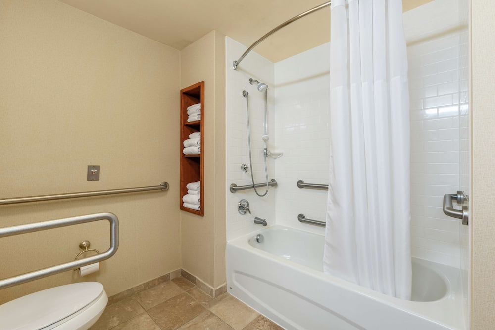 Hampton Inn and Suites Mystic 12/56