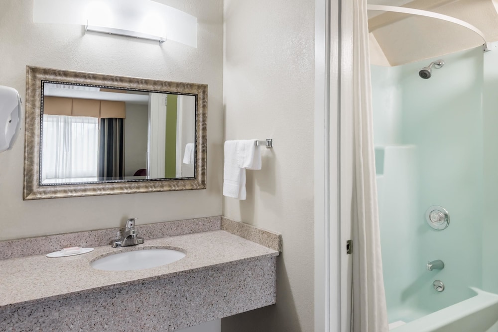Super 8 by Wyndham Bangor 18/29