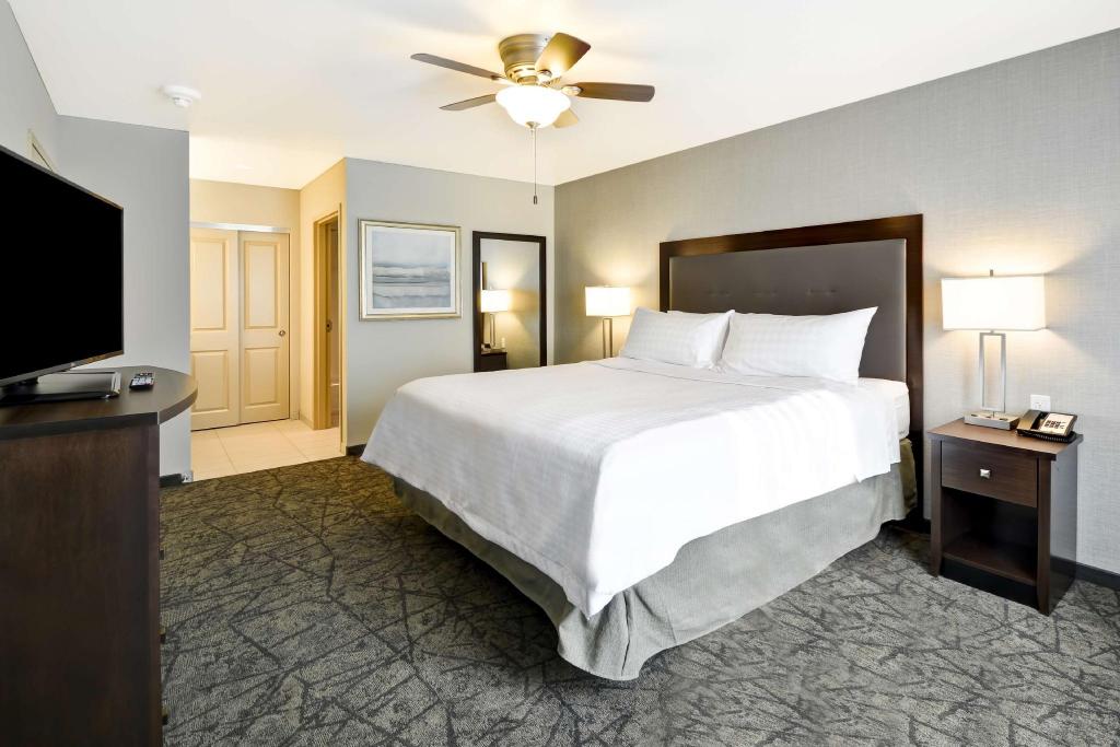 جناح بسرير كينج مع أريكة لذوي الإعاقة، Homewood Suites By Hilton Phoenix Tempe Asu Area 2/5