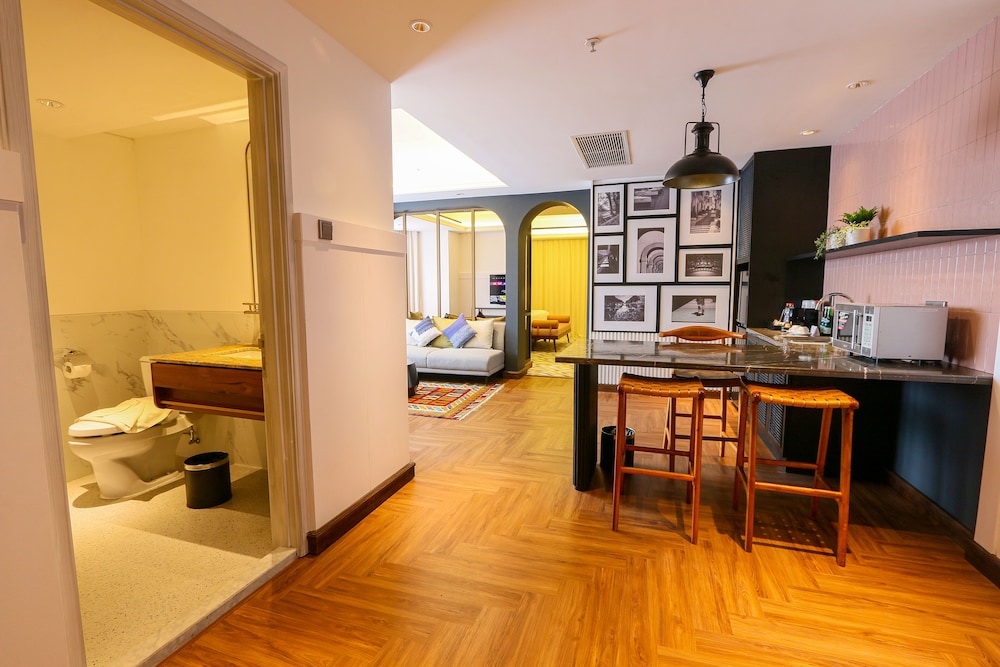 Java Paragon Hotel And Residences 38/76