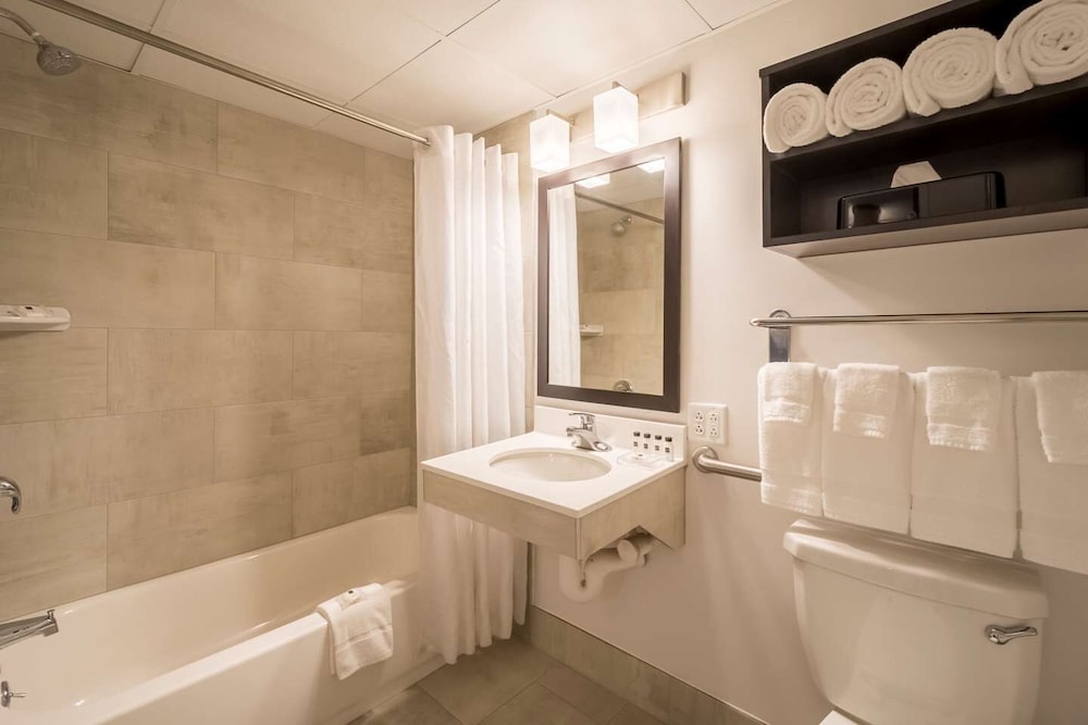 Country Inn & Suites by Radisson, Rochester-Pittsford/Brighton, NY 6/24