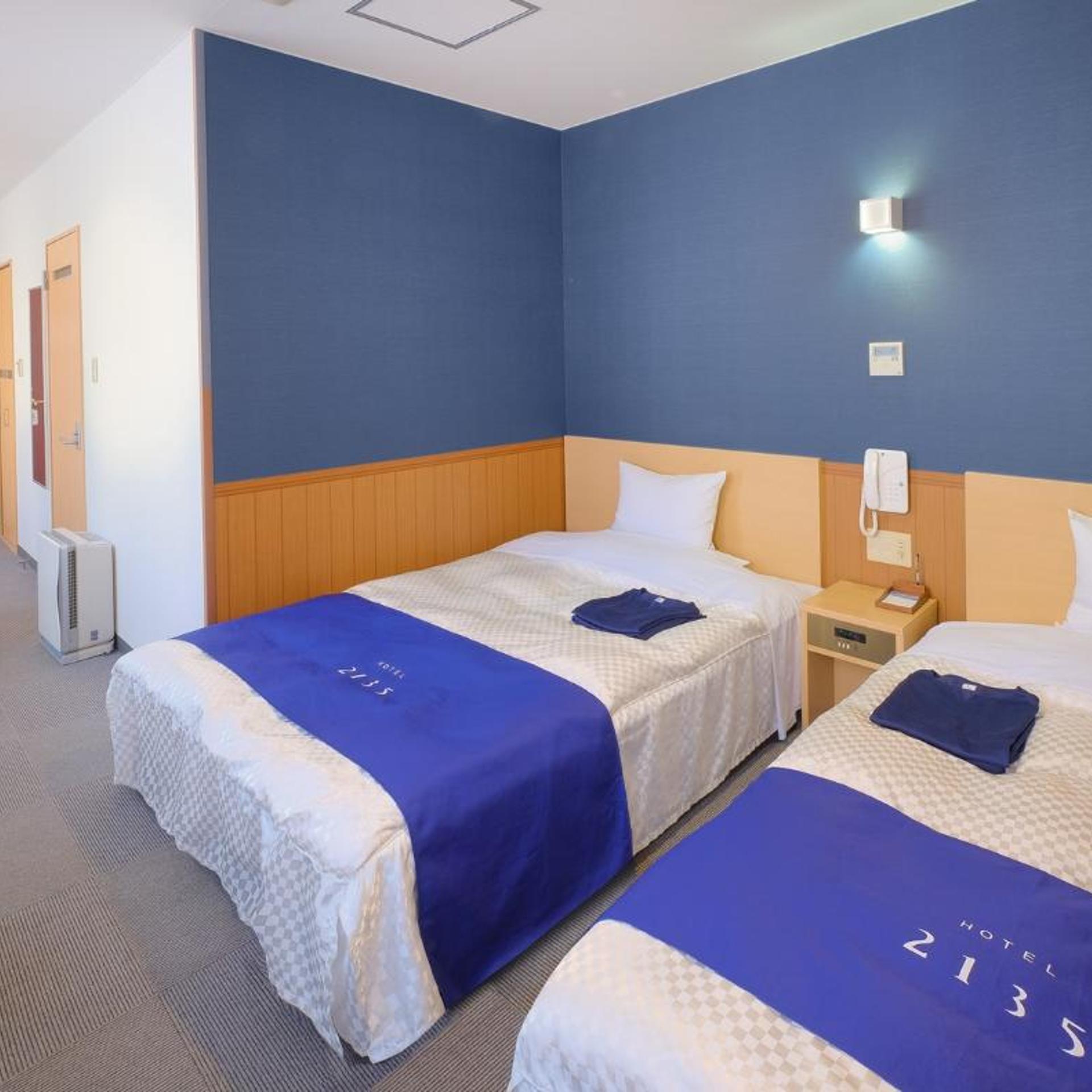 Hotel 2135 12/50