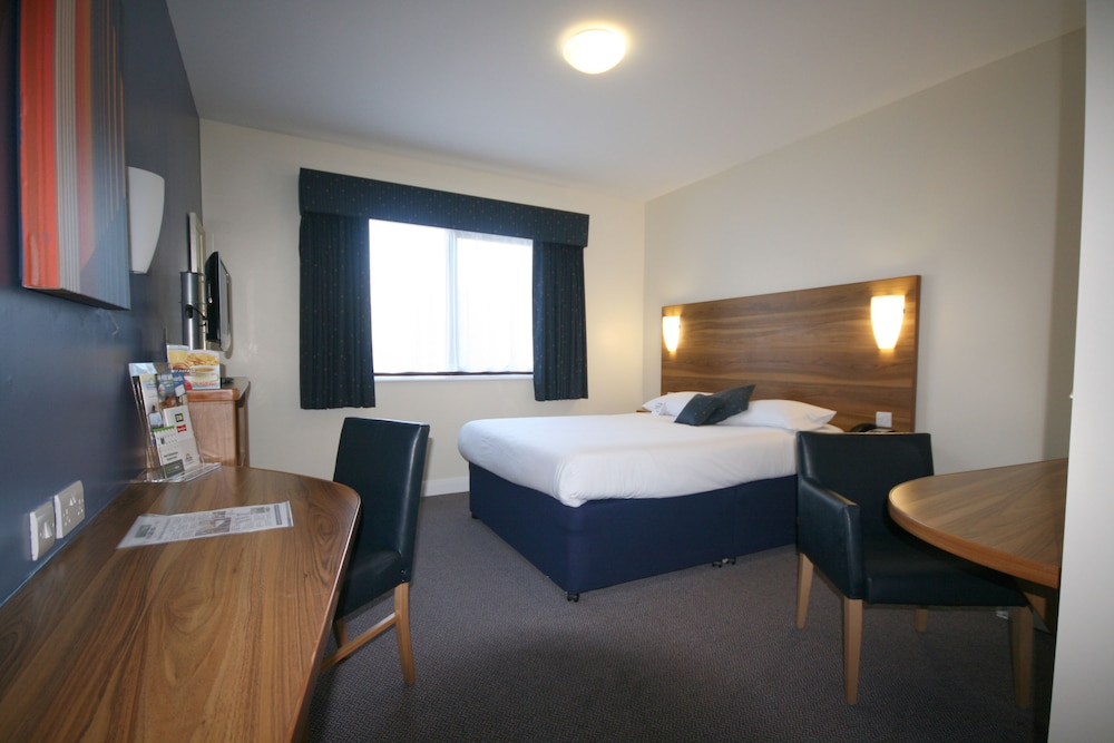 Days Inn by Wyndham Corley NEC M6 10/28