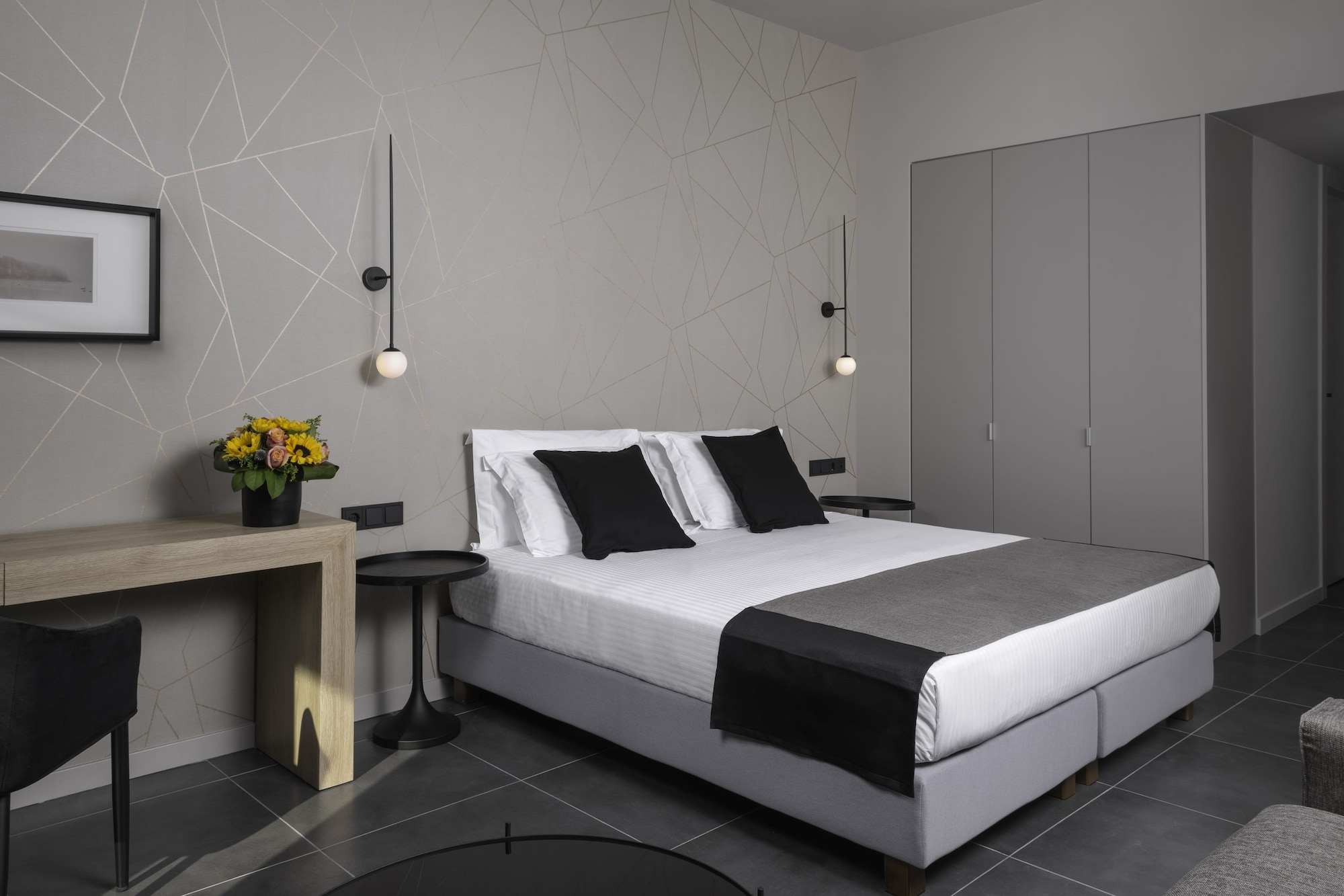 suite, city view