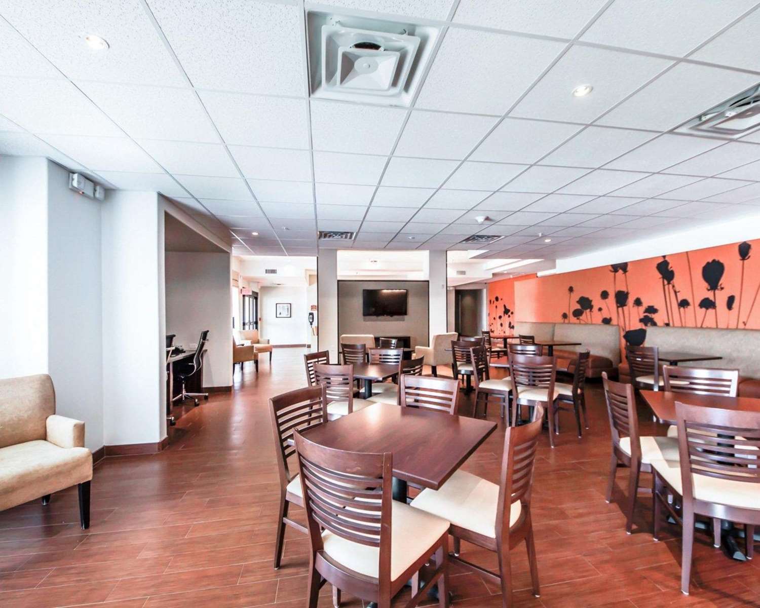 Sleep Inn & Suites Hennessey 29/38