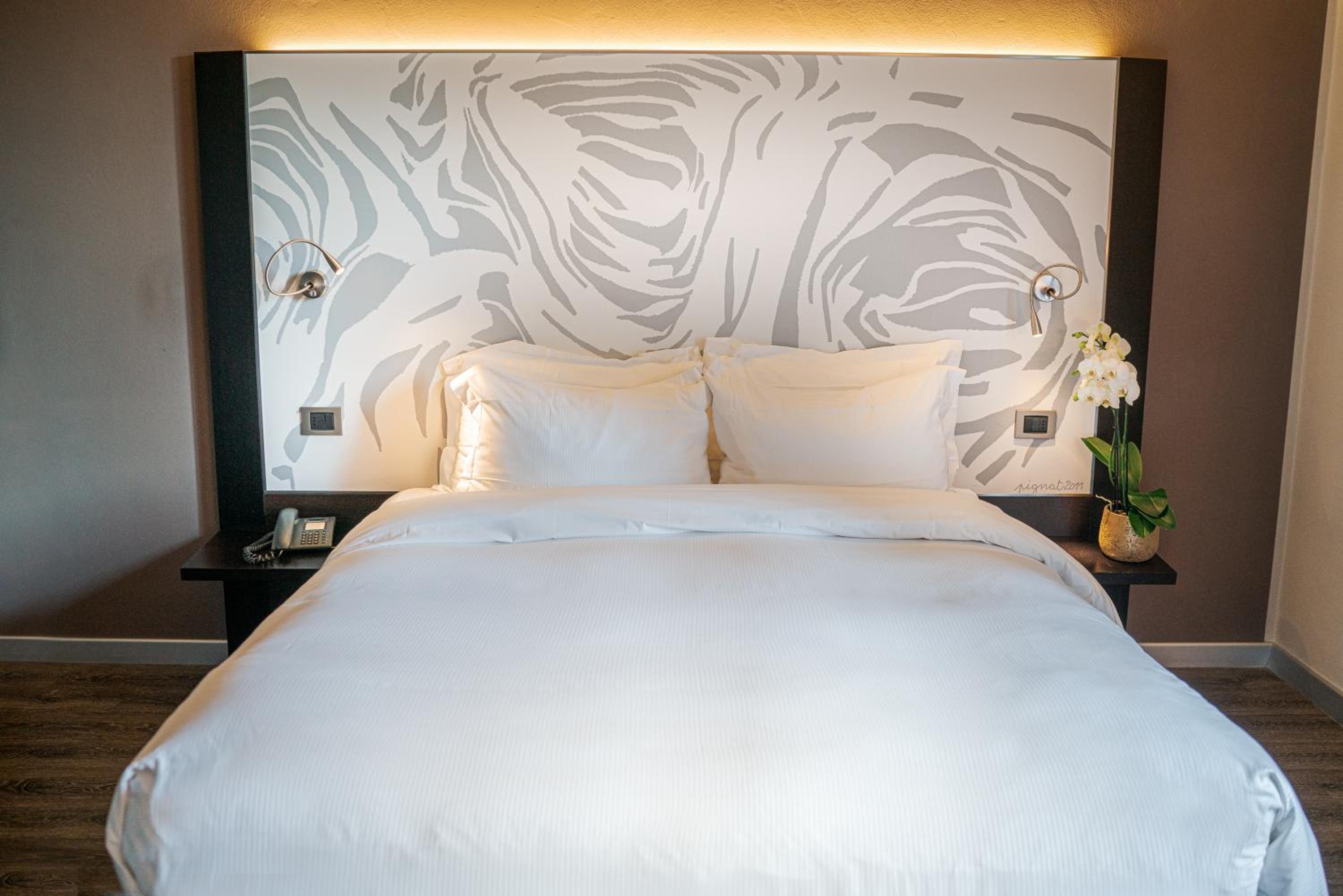 جناح جونيور، Hotel Franz 2/4