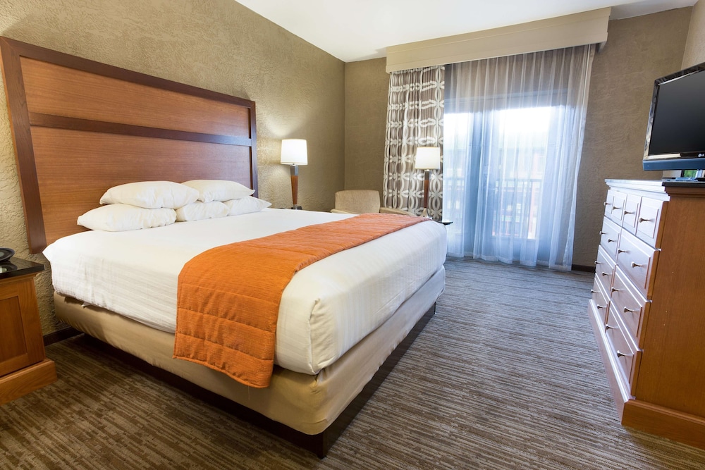 2 ROOMS, SUITE, KING BED, SOFA, TERRACE