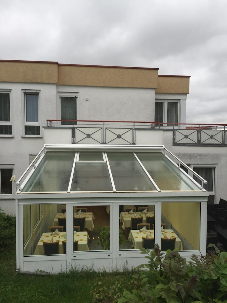 Airport Hotel Stetten 1/23