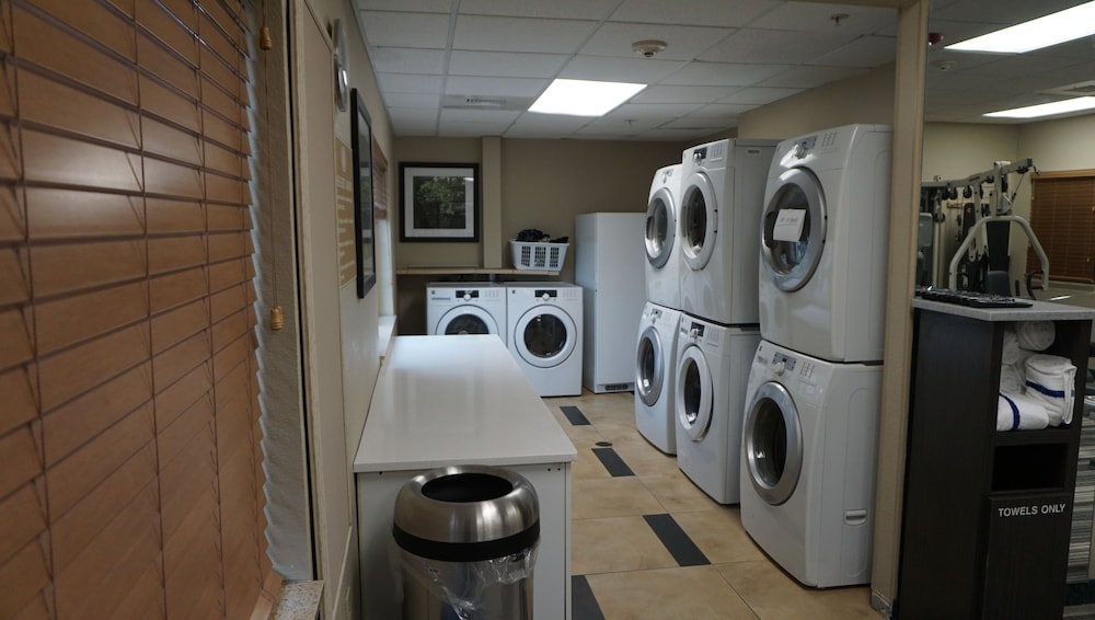 Candlewood Suites West Springfield 50/58