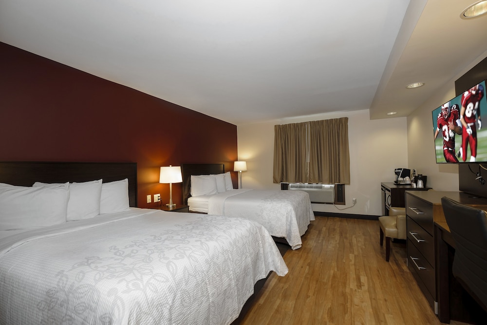 Red Roof Plus Suites Malone 22/40