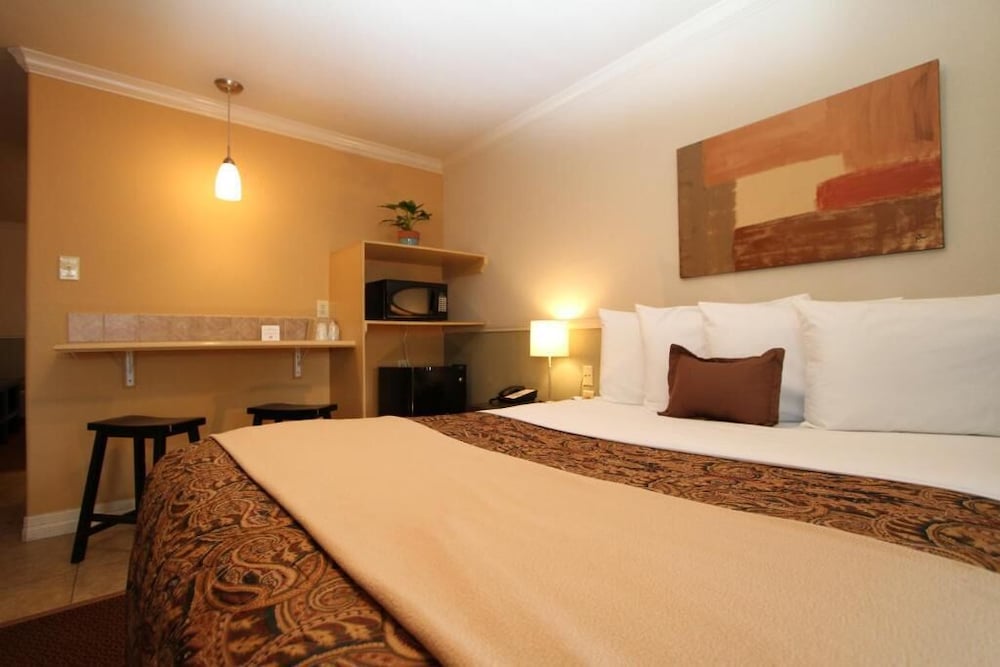 Family Garden Inn Suites 11/50