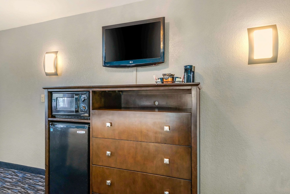 Quality Inn and Conference Center Tampa-Brandon 26/42