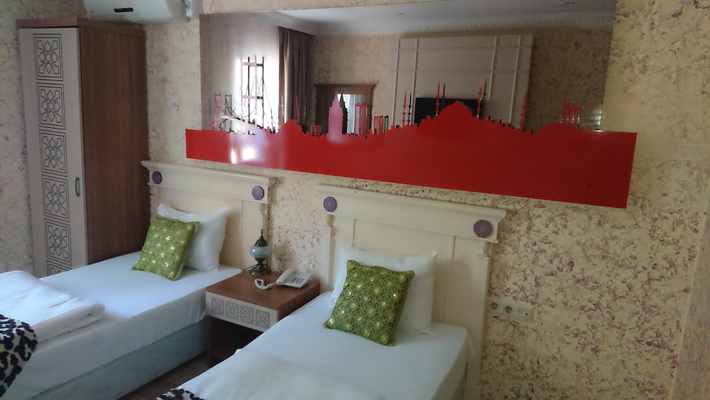 The Queen Hotel 29/67