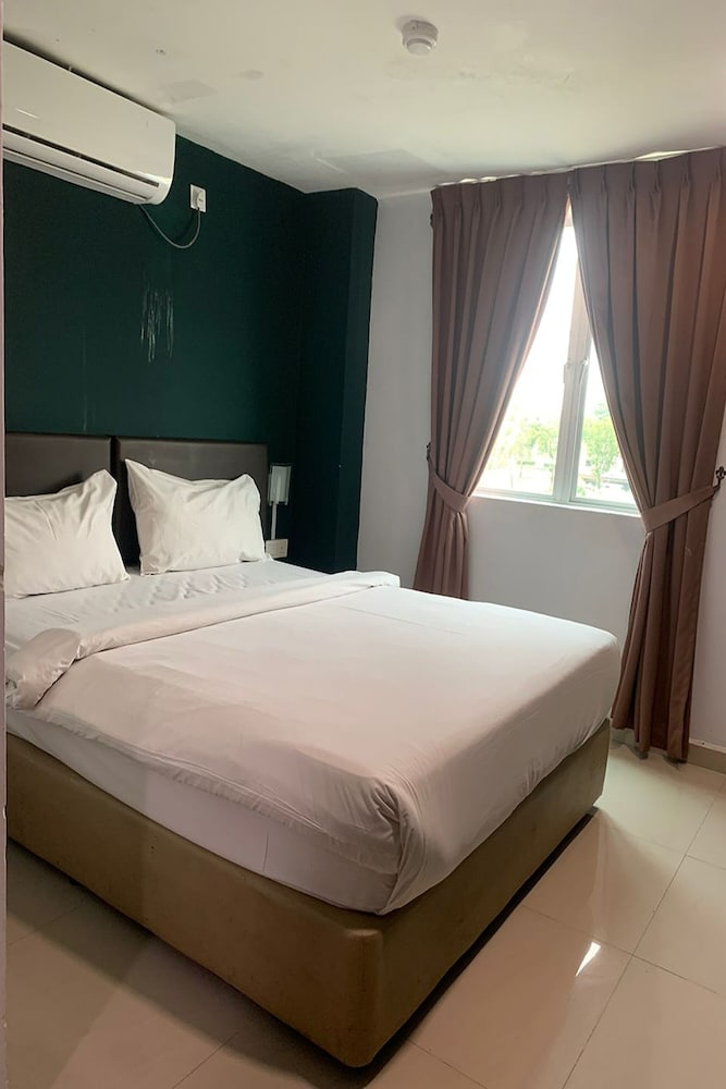 Room V @ Jalan Megat by ZUZU 11/29