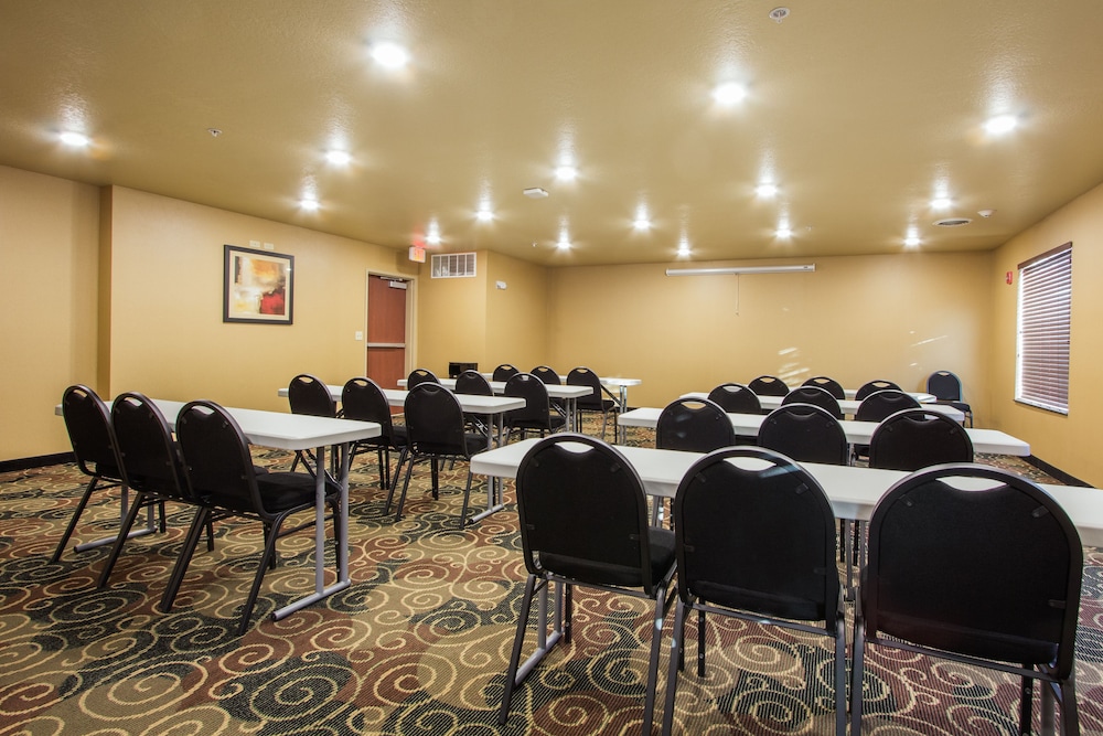 Cobblestone Inn Suites Corry Pa 59/70