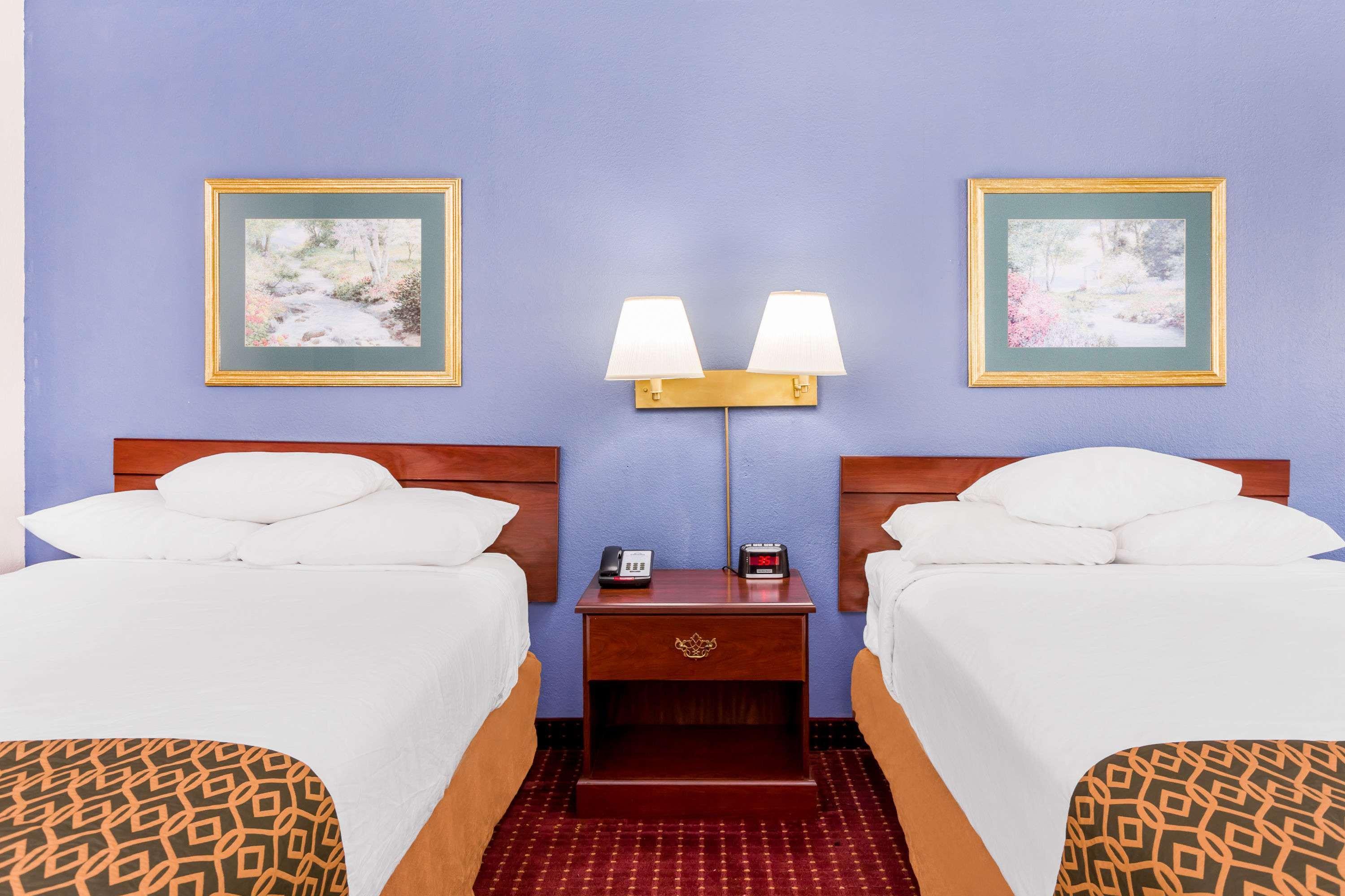 Days Inn by Wyndham Lavonia 12/15