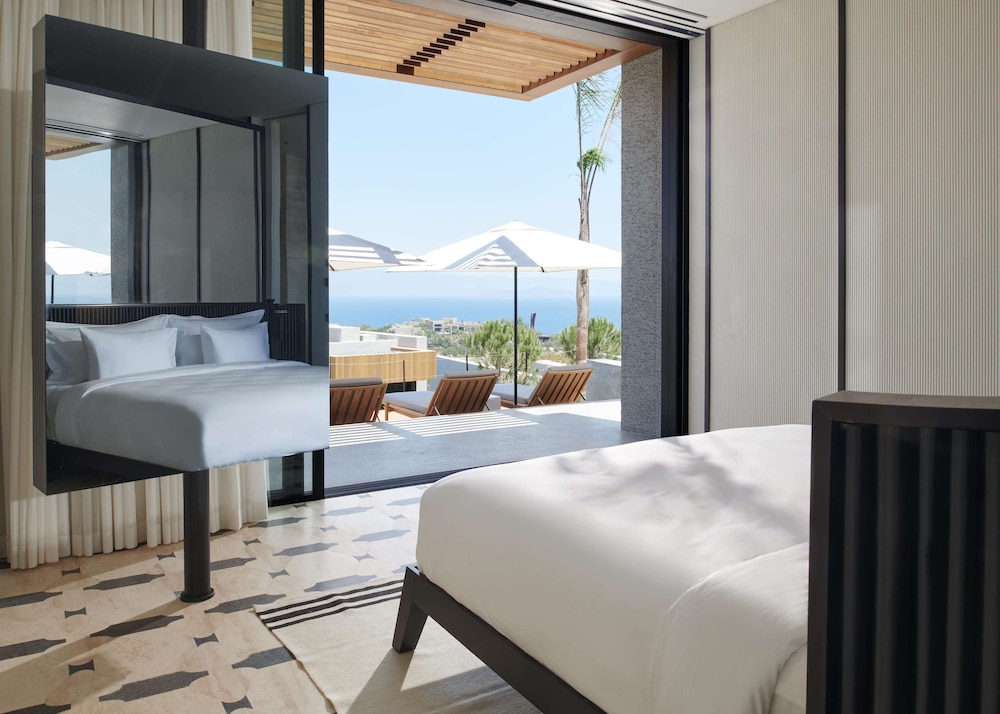 2 Bedrooms, Hill, Villa, King and Twin Beds
