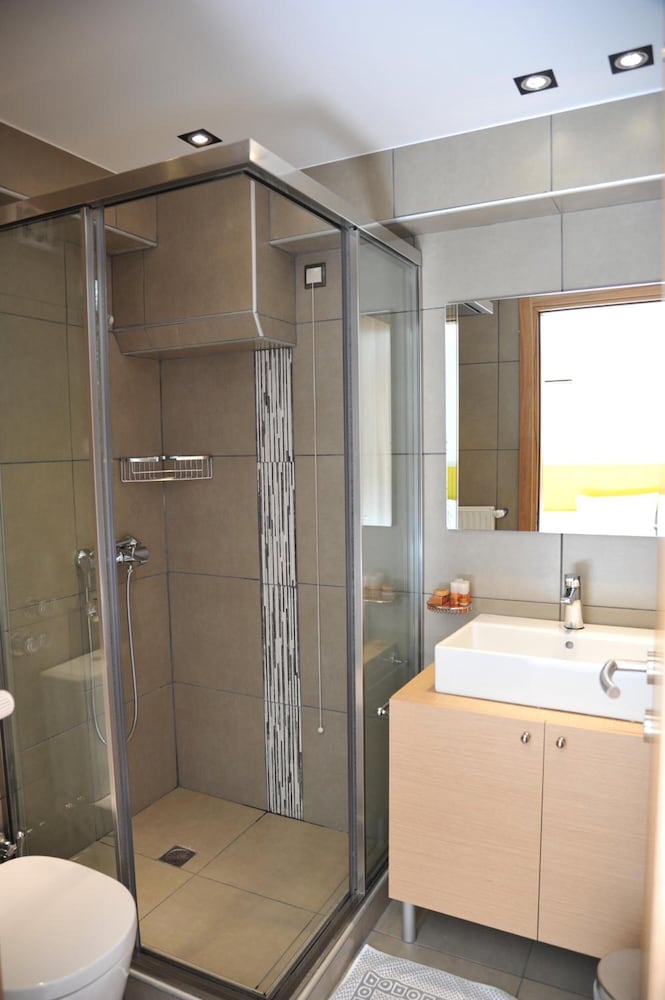 Elements Rooms & Apartments 22/23