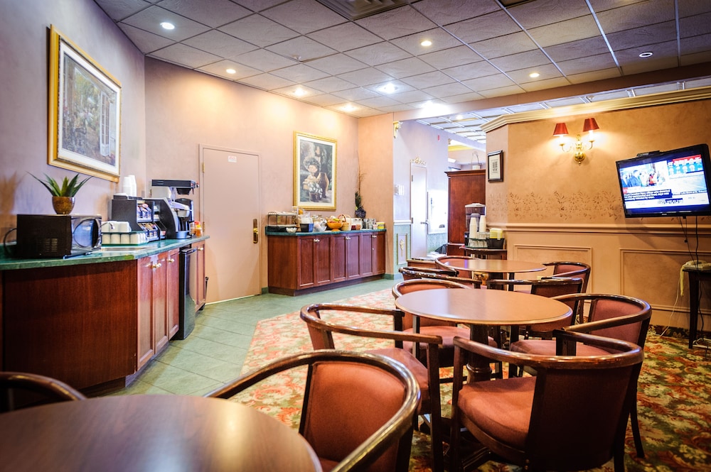 Peterborough Inn & Suites Hotel 59/64