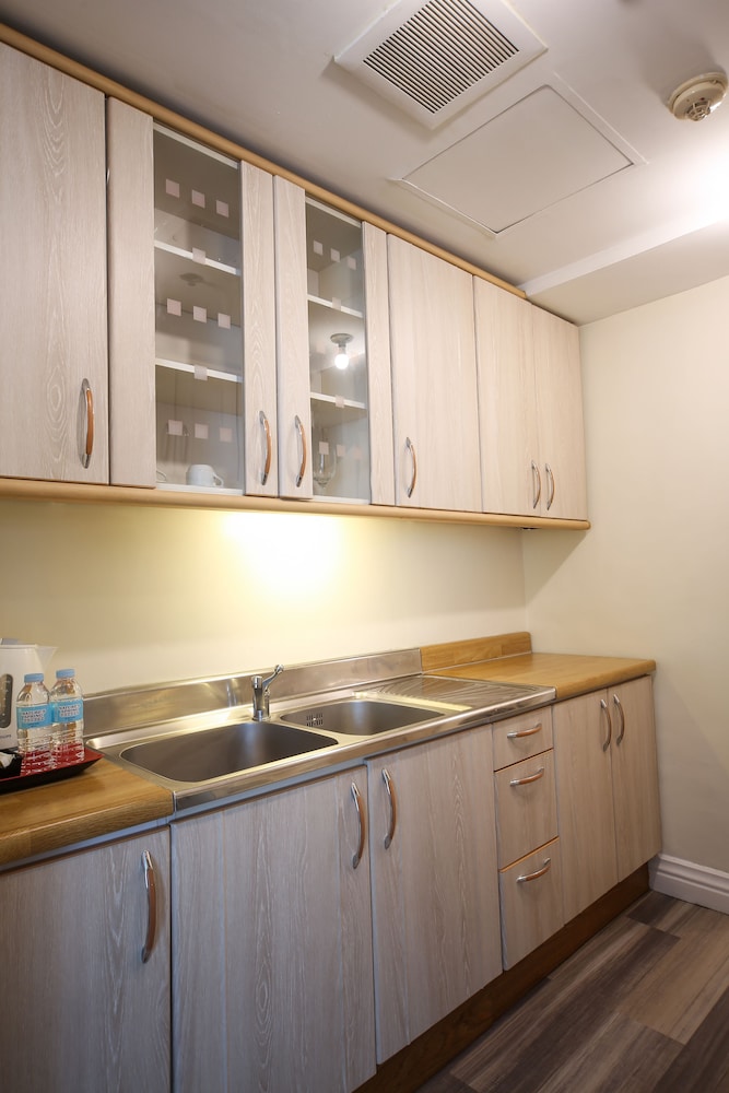 Infinity Towers Suites 7/50