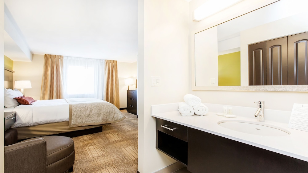 Staybridge Suites West Edmonton 15/78