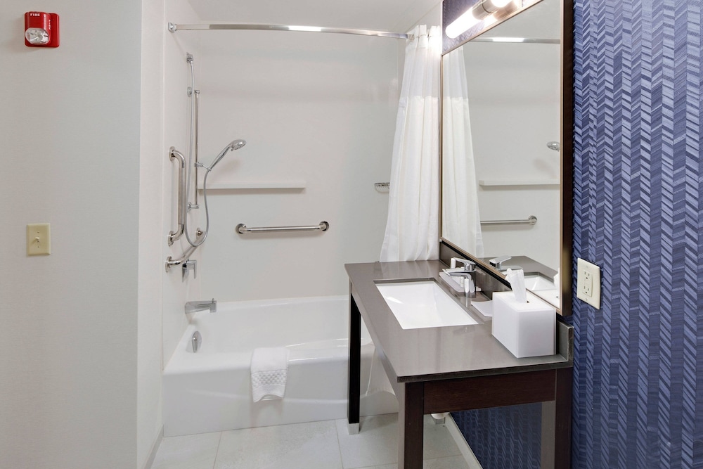 Fairfield Inn And Suites By Marriott Youngstown 10/35