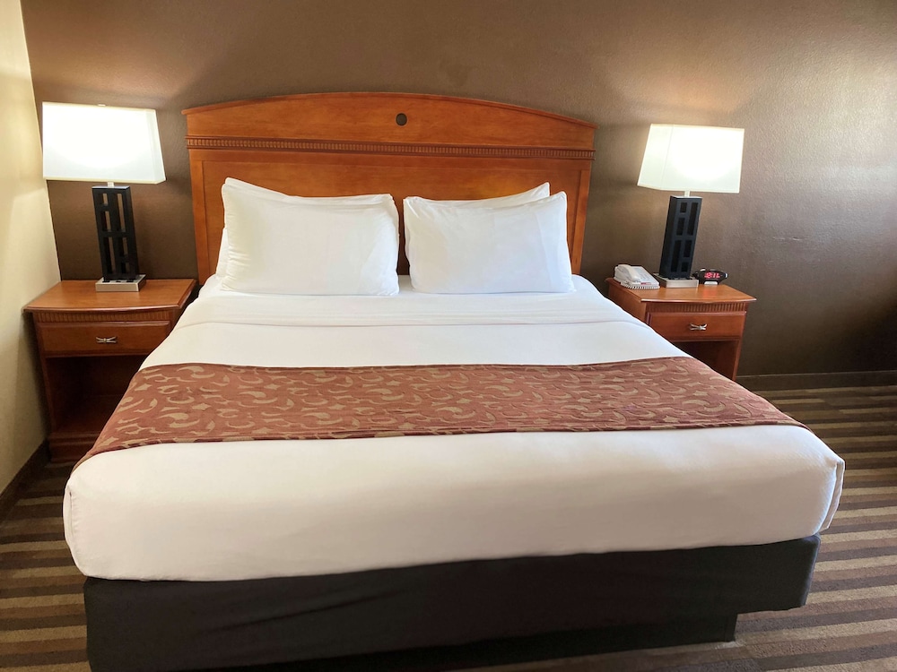 Best Western Manhattan Inn 14/32