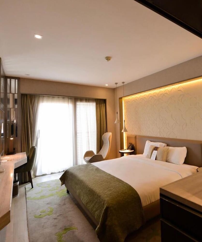 Waxwing Hotel 19/53