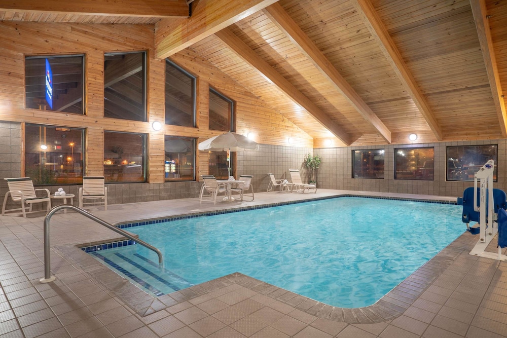 Baymont by Wyndham Lakeville 8/17