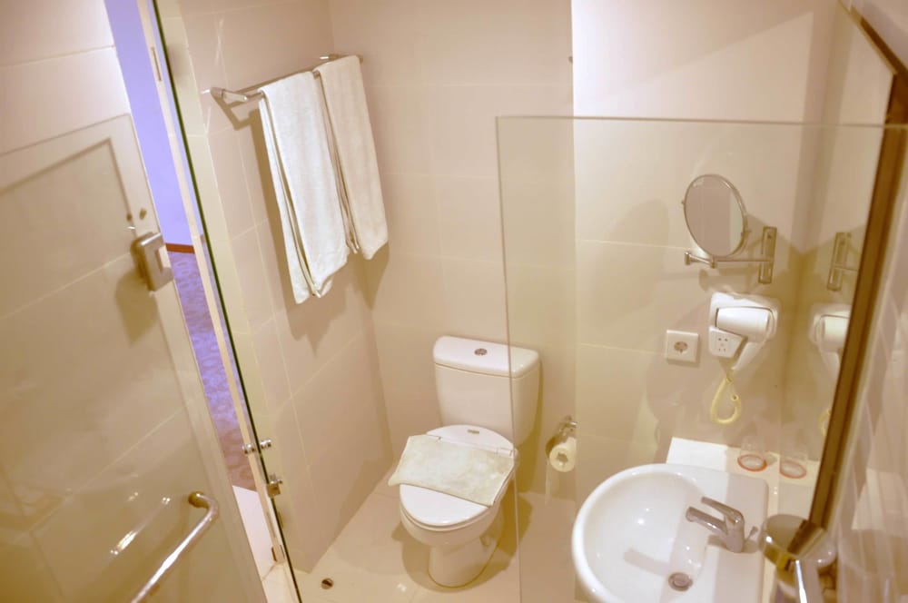HOTEL EVERBRIGHT AMBON 25/26