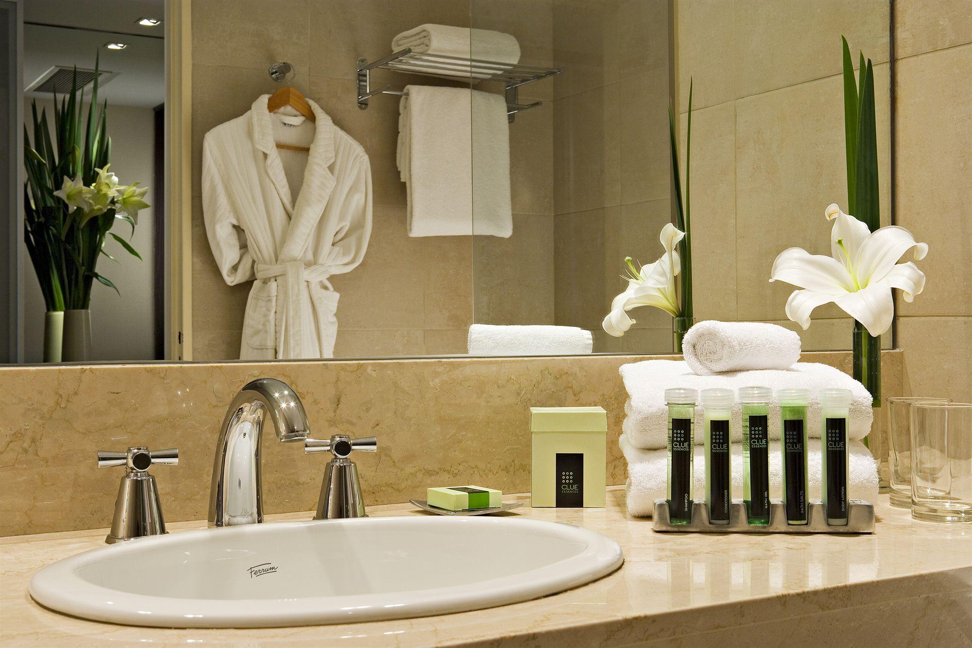 Executive, Suite