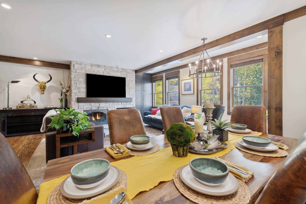 Woodrun Place Condominiums &amp; Residences 35/38
