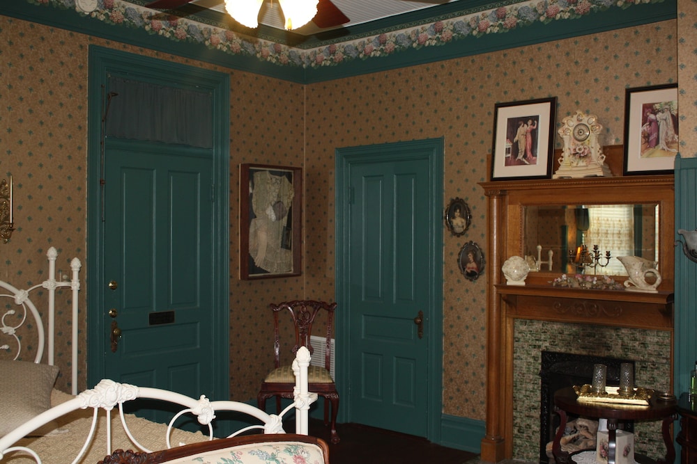 McFarlin House Bed and Breakfast 12/69