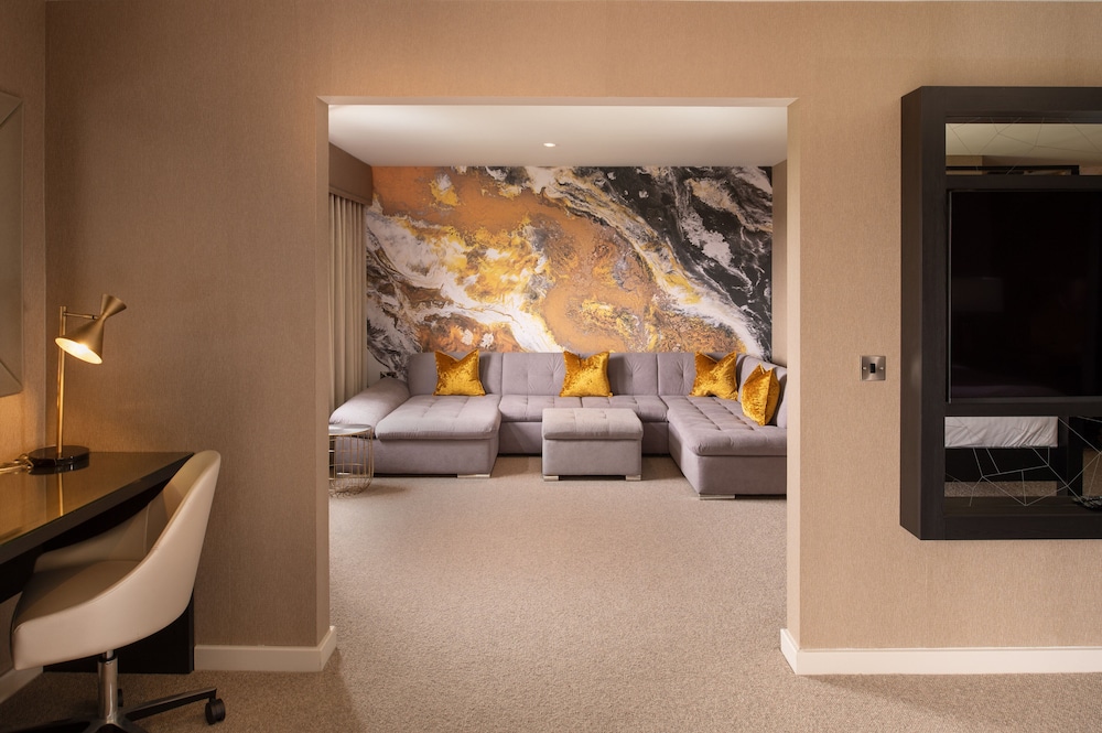 Radstone Hotel 18/50