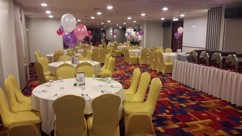 Harbour View Hotel 51/56