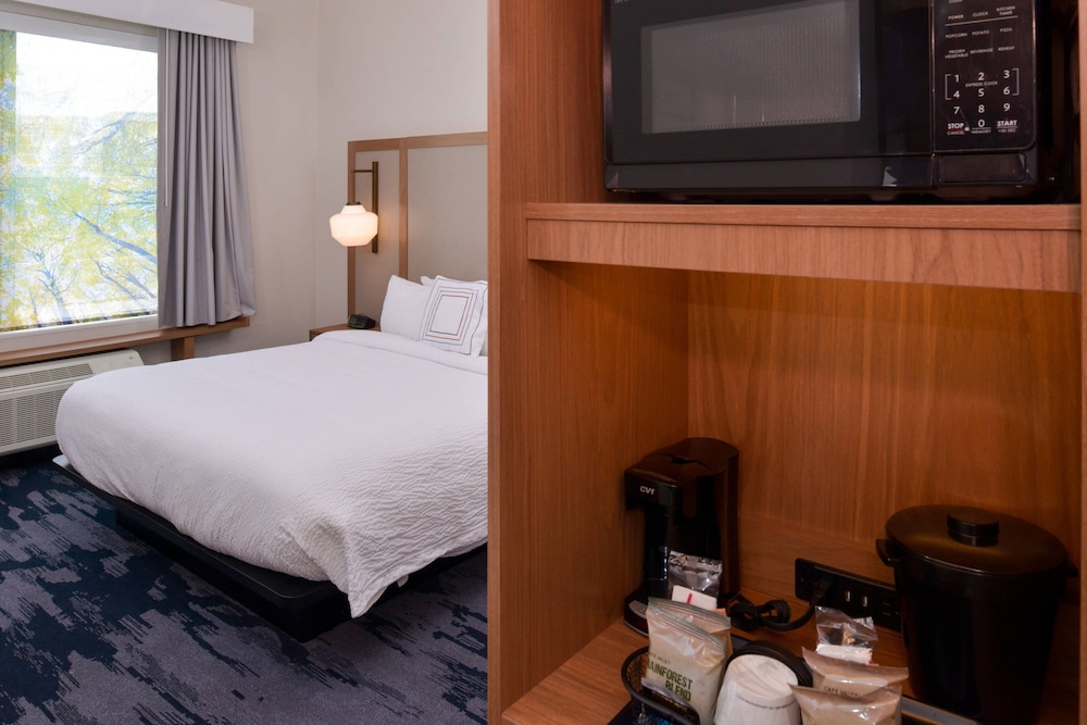 FAIRFIELD INN AND SUITES COLUMBUS GROVE CITY 14/49