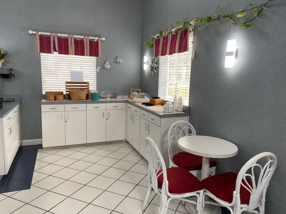 Key West Inn Cookeville 11/27