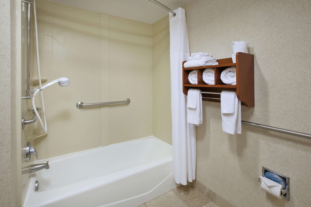 Hampton Inn Richmond West 13/46