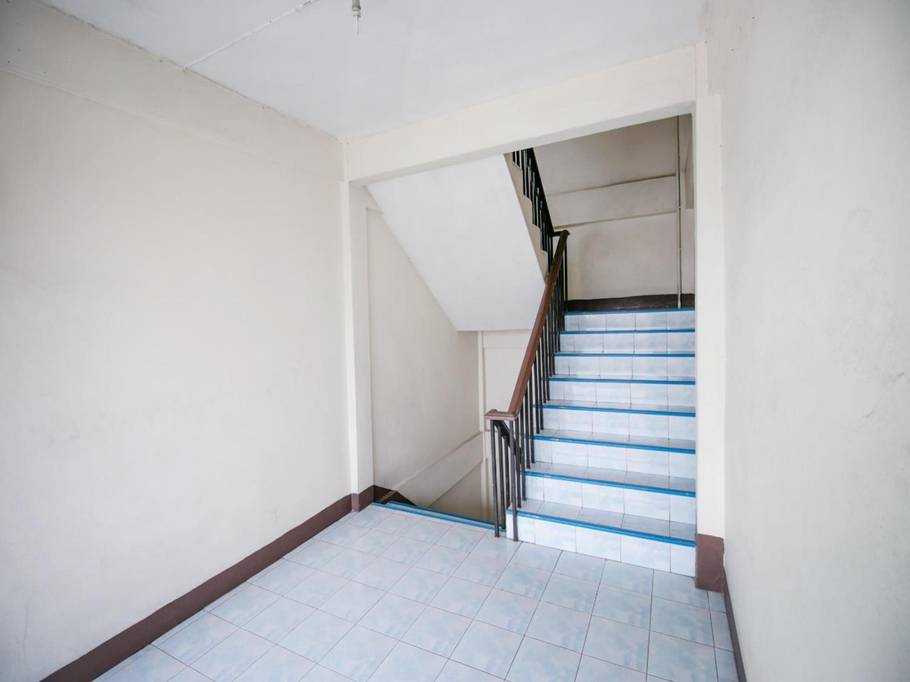 OYO 525 MRT Phetkasem 48/1 Place 25/33