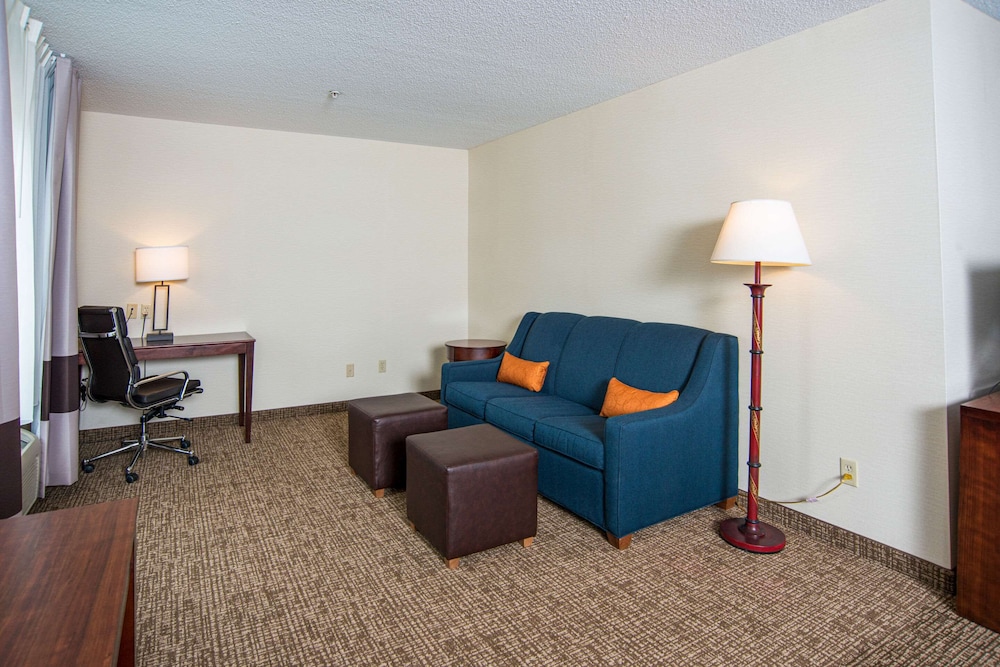Comfort Inn Naugatuck-Shelton, CT 13/24
