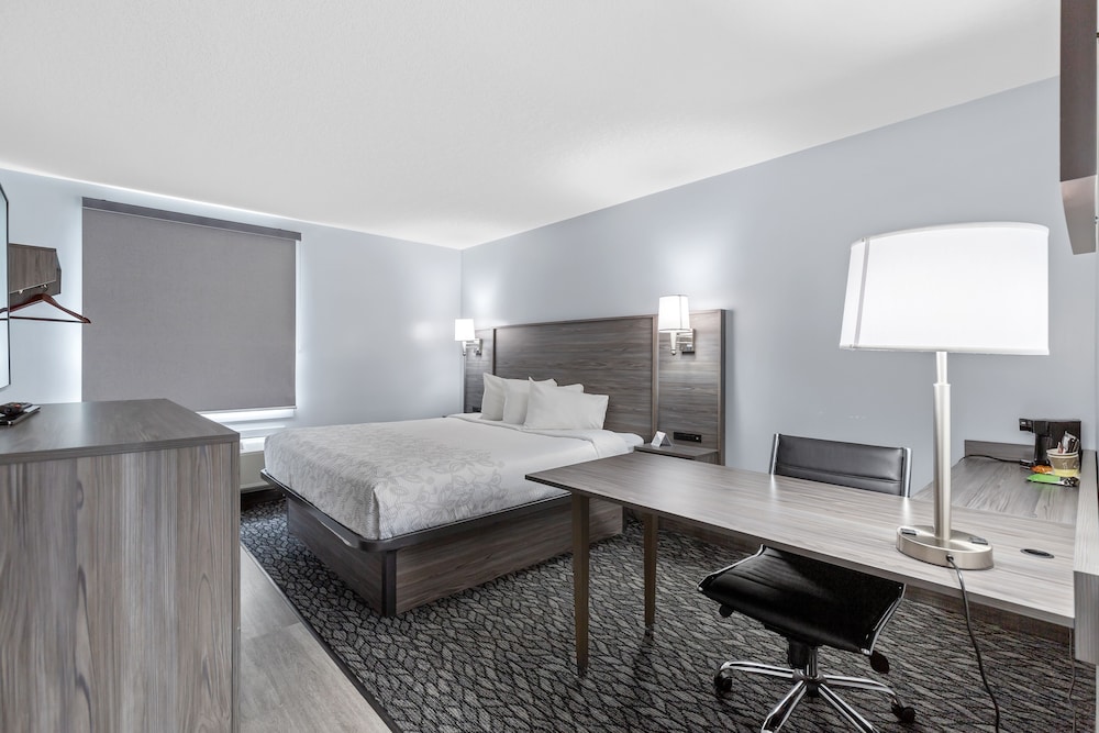 Emerald Hotel and Suites Calgary Airport 33/33
