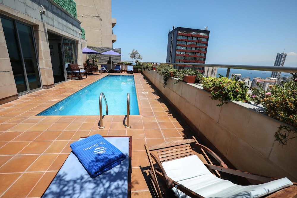 Sky Suites 59/61