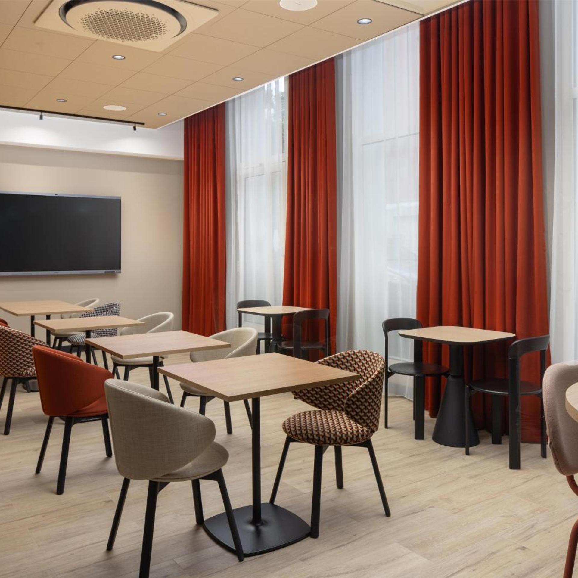 Hampton by Hilton Paris Saint Ouen 42/50