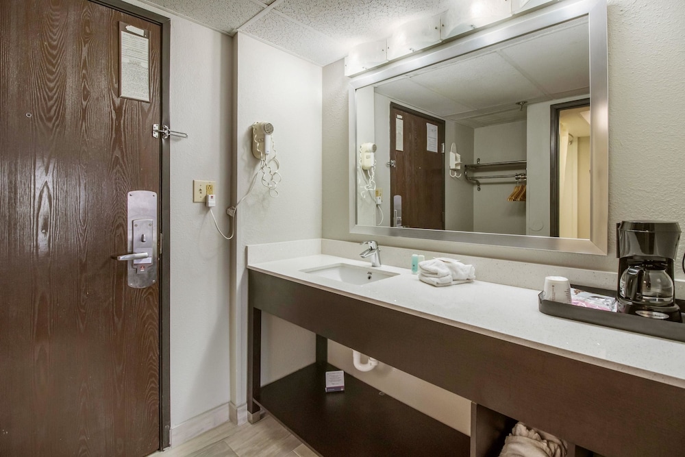 Clarion Hotel Jackson Northwest 14/32