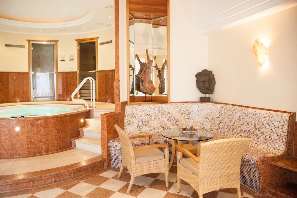 Tinschert Hotel-Restaurant-Partyservice 45/45