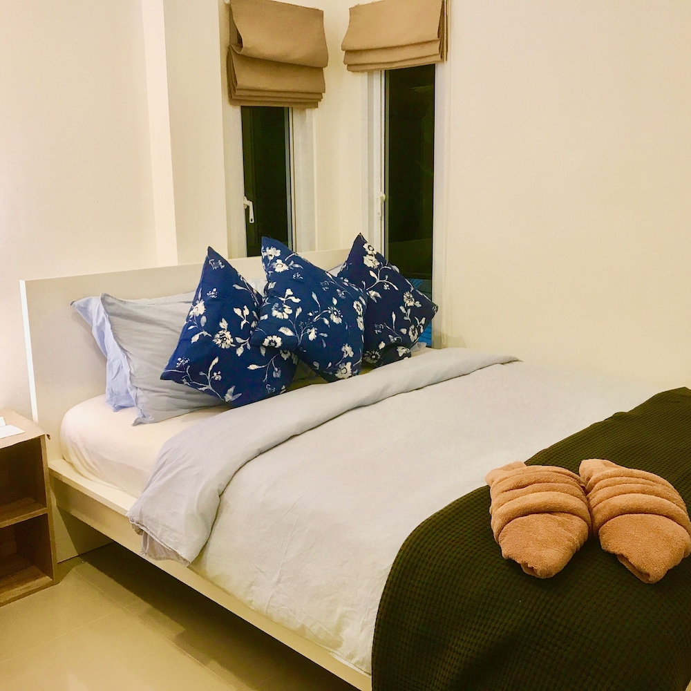 2 Bed Villa 15 Min Walk To Beach 12/36