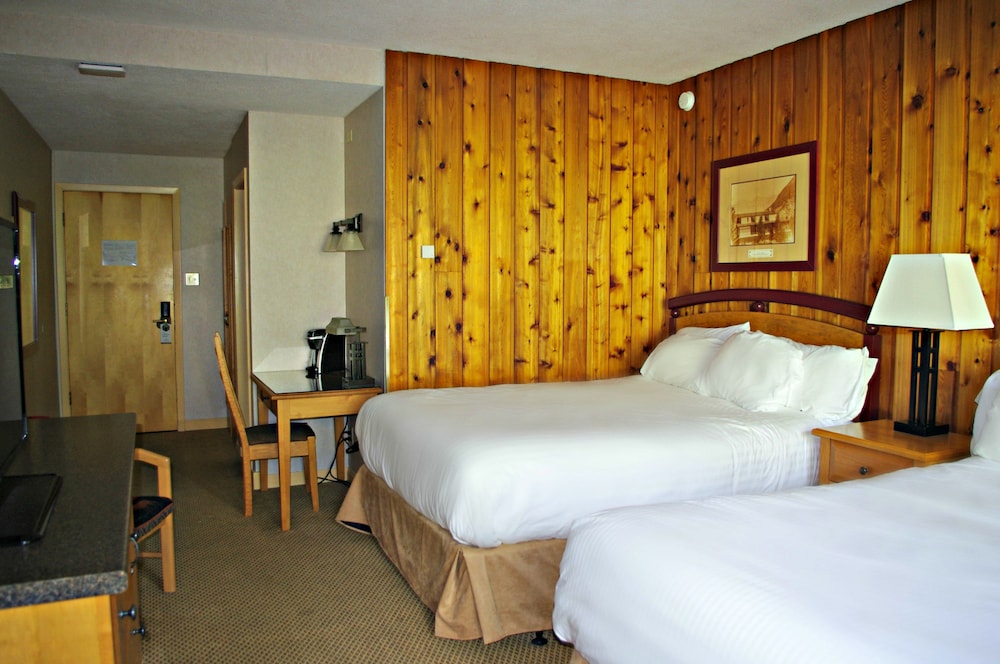 Basic, 2 Queen Beds, Fairmont Hot Springs Resort 3/3